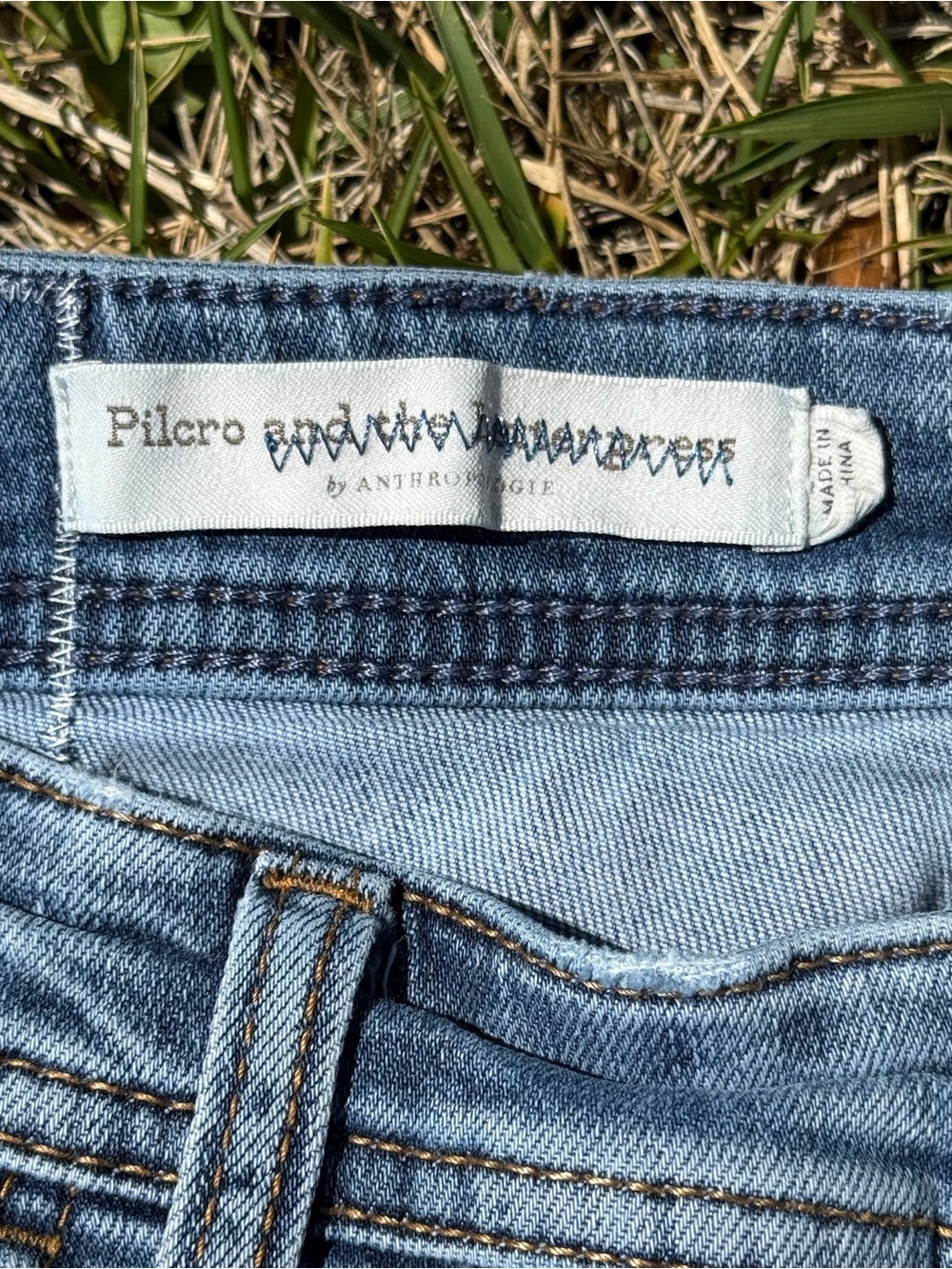 Pilcro and the Letterpress by Anthropologie “slim boyfriend jeans” - size 30 - Picture 2 of 6
